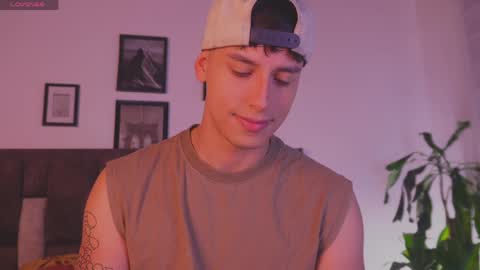 Snapshot of guy_twinks chatting on April 2026 05:30:01 AM Gabriel online show from April 2026 05:30:01 AM