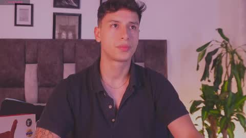 Snapshot of guy_twinks chatting on April 2026 04:18:02 AM Gabriel online show from April 2026 04:18:02 AM