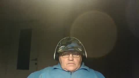 Snapshot of guyboy73 chatting on October 2025 12:44:01 AM guyboy73 online show from October 2025 12:44:01 AM