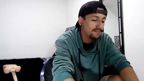 Snapshot of guykarim chatting on December 2024 09:01:01 AM karim online show from December 2024 09:01:01 AM