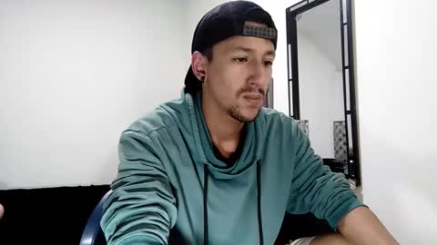 Snapshot of guykarim chatting on December 2024 08:33:02 AM karim online show from December 2024 08:33:02 AM