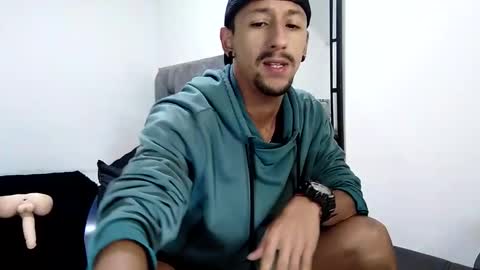 Snapshot of guykarim chatting on January 2025 10:02:01 AM karim online show from January 2025 10:02:01 AM