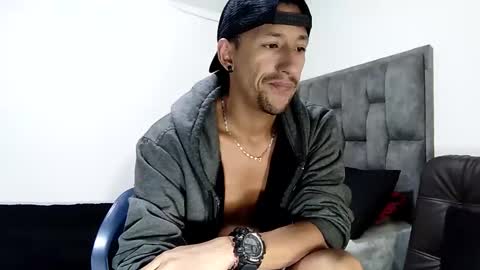 Snapshot of guykarim chatting on February 2025 02:06:02 AM karim online show from February 2025 02:06:02 AM