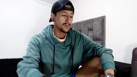 Snapshot of guykarim chatting on February 2025 07:43:01 AM karim online show from February 2025 07:43:01 AM