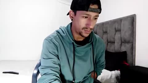 Snapshot of guykarim chatting on February 2025 01:10:01 PM karim online show from February 2025 01:10:01 PM