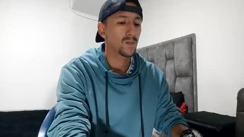 Snapshot of guykarim chatting on March 2025 08:43:01 AM karim online show from March 2025 08:43:01 AM