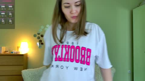 Snapshot of gwen_lady chatting on January 2025 01:54:01 AM Sweety Kitty online show from January 2025 01:54:01 AM