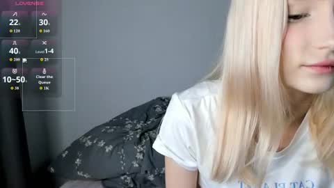 Snapshot of gwencase chatting on June 2026 07:22:02 PM Gwan online show from June 2026 07:22:02 PM