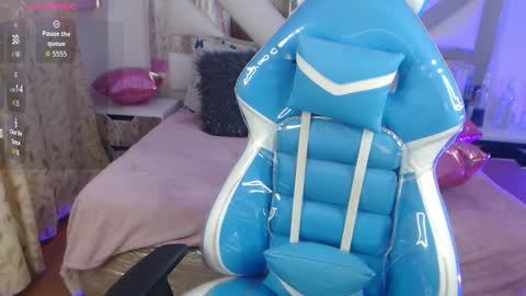 gyal_8_ online show from November 2025 03:16:02 AM