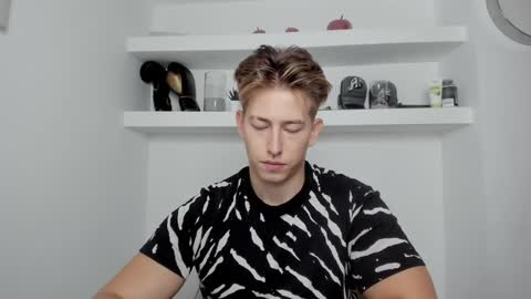 Snapshot of gym_alpha chatting on December 2024 04:29:02 PM Oliver online show from December 2024 04:29:02 PM