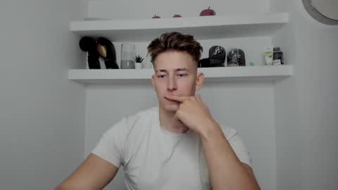 Snapshot of gym_alpha chatting on December 2024 05:23:02 PM Oliver online show from December 2024 05:23:02 PM