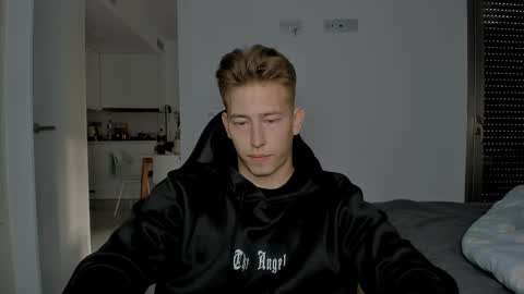 Snapshot of gym_alpha chatting on April 2026 05:18:01 PM Oliver online show from April 2026 05:18:01 PM