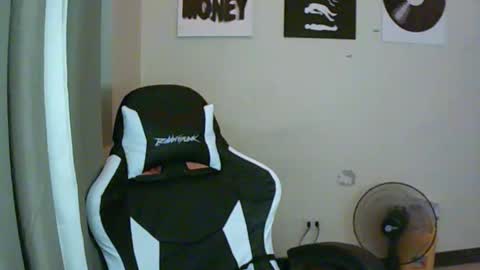 Snapshot of gymnasmenos chatting on April 2026 11:53:01 AM AJ online show from April 2026 11:53:01 AM