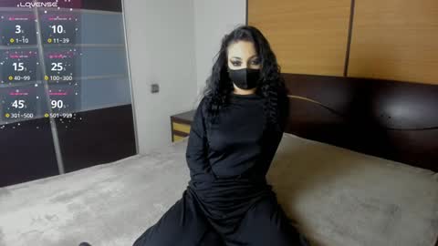 Snapshot of habibi_moon chatting on December 2024 02:30:01 AM Linda online show from December 2024 02:30:01 AM