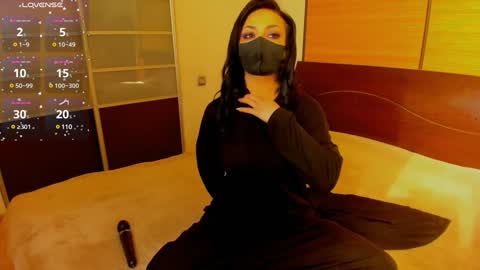 Snapshot of habibi_moon chatting on January 2025 05:45:02 AM Linda online show from January 2025 05:45:02 AM