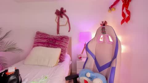 Hadid online show from December 2025 06:45:02 PM