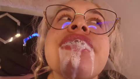 Haely online show from October 2025 12:41:01 AM