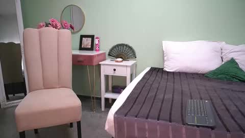 Hailey online show from September 2025 03:11:01 AM