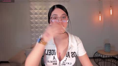 Hailey online show from November 2025 12:19:02 PM