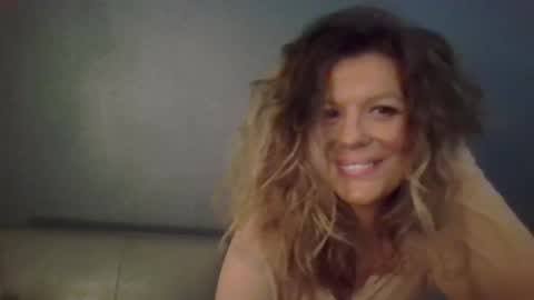 Hailey online show from December 2025 07:40:01 PM