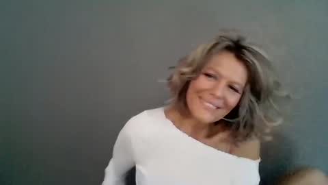 Snapshot of haileys123 chatting on February 2026 06:52:01 PM Hailey online show from February 2026 06:52:01 PM