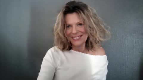 Snapshot of haileys123 chatting on June 2026 06:29:01 PM Hailey online show from June 2026 06:29:01 PM