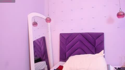 haileystonei online show from February 2025 12:00:02 PM