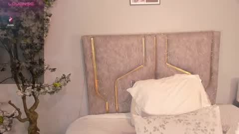 haileystonei online show from October 2025 01:06:02 PM