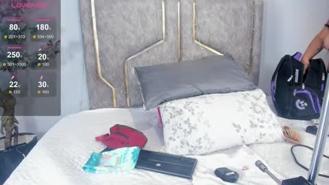 haileystonei online show from October 2025 11:28:02 AM