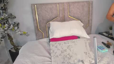 haileystonei online show from January 2026 11:34:02 AM