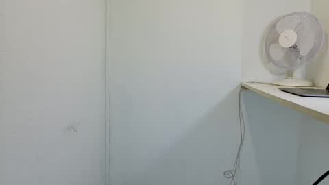 Snapshot of hairyinstinct chatting on November 2025 09:39:02 PM hairyinstinct online show from November 2025 09:39:02 PM