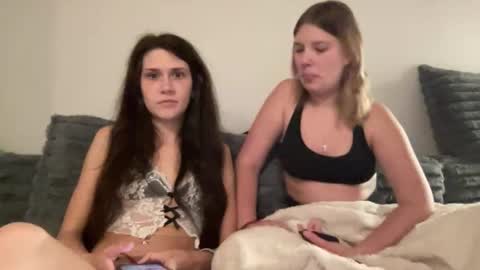 Snapshot of hallee_babexx10 chatting on May 2026 01:44:02 AM Hallee online show from May 2026 01:44:02 AM