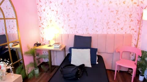 Halley Lorens online show from June 2026 07:05:01 PM