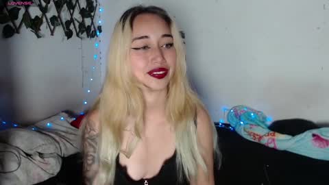 Snapshot of hallie_cam chatting on September 2025 10:03:02 PM reashell online show from September 2025 10:03:02 PM