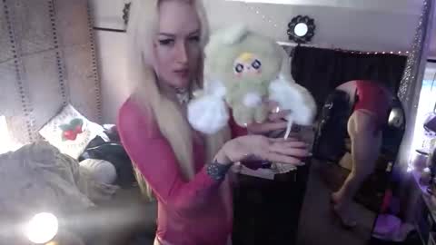 Snapshot of halovalentine chatting on April 2026 11:06:01 PM halovalentine online show from April 2026 11:06:01 PM