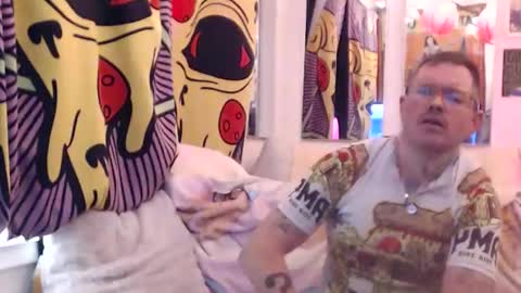 Snapshot of hankrams chatting on December 2025 03:57:01 AM hank rams online show from December 2025 03:57:01 AM