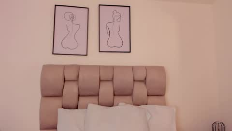 hanna__evans_ online show from September 2025 12:40:01 PM