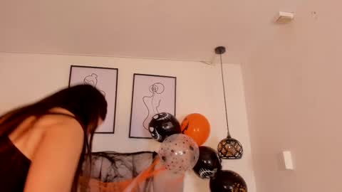 hanna__evans_ online show from October 2025 12:33:01 PM