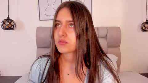 hanna__evans_ online show from November 2025 12:05:01 PM