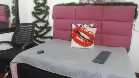 Hanna Palmer online show from December 2024 11:51:02 AM