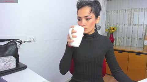 Sara online show from December 2025 01:51:01 PM