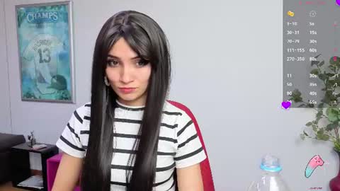 Snapshot of hanna_chloe chatting on June 2026 01:05:01 AM Sara online show from June 2026 01:05:01 AM