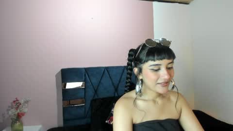 Hanna clark online show from May 2026 12:01:02 PM