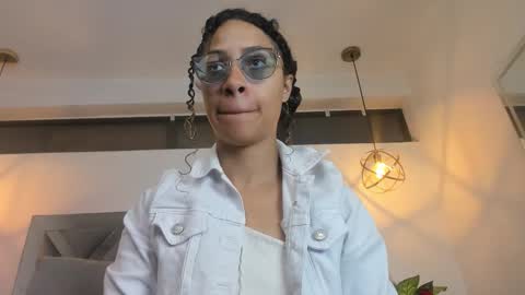 Snapshot of hanna_corne chatting on December 2025 01:38:02 PM HANNA online show from December 2025 01:38:02 PM