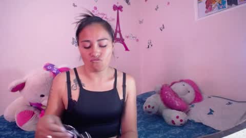 Snapshot of hanna_girl21 chatting on April 2026 08:29:01 PM HANNA online show from April 2026 08:29:01 PM