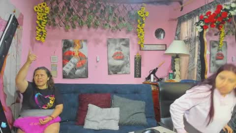 Snapshot of hanna_mature01 chatting on April 2026 12:29:02 PM Hanna online show from April 2026 12:29:02 PM
