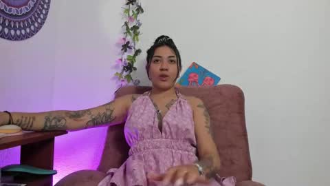 Snapshot of hanna_moore1 chatting on January 2025 05:58:01 PM Camila online show from January 2025 05:58:01 PM