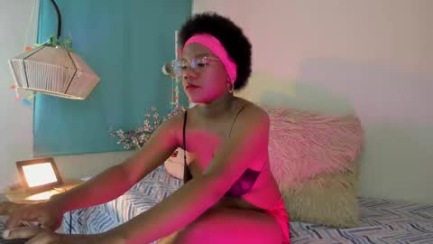 Snapshot of hanna_pierce chatting on October 2025 10:18:02 PM Hanna online show from October 2025 10:18:02 PM