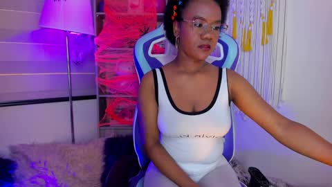 Snapshot of hanna_pierce chatting on October 2025 10:18:02 PM Hanna online show from October 2025 10:18:02 PM