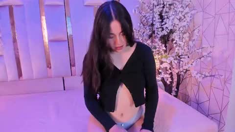 hannacollins_2 online show from September 2025 01:05:01 PM